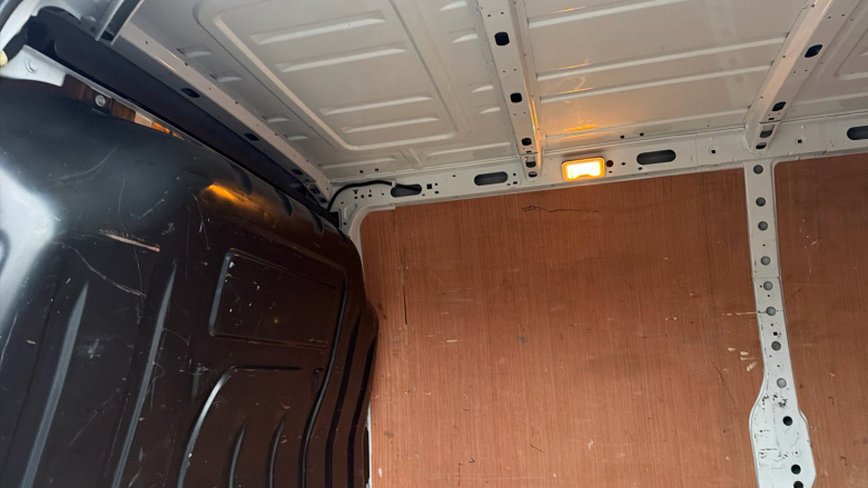 Renault Master Lwb Diesel Fwd LM35dCi 135 Business+ Medium Roof Van